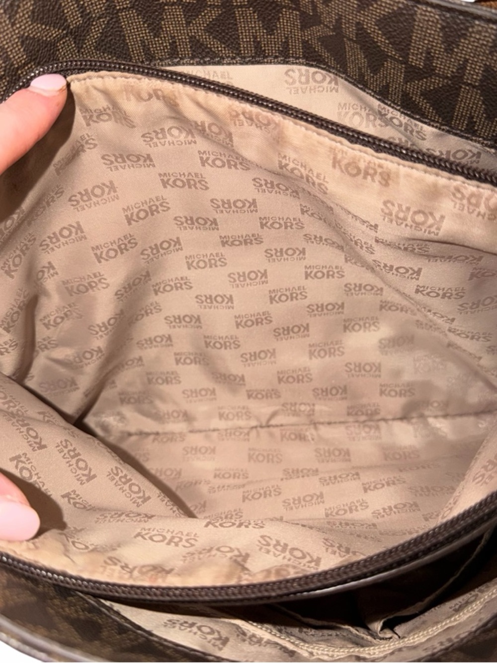 Michael Kors MK Signature Jet Set Large Tote - Picture 9 of 10